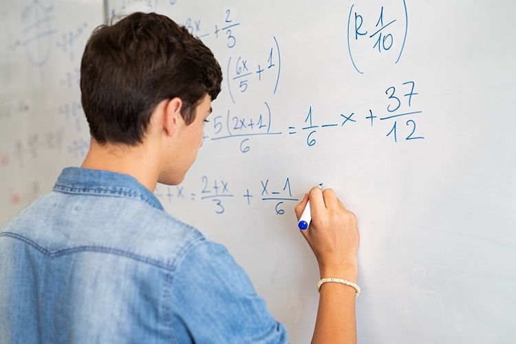 PERSAMAAN-PERSAMAAN UNIK UNTUK PANGKAT N ≤ 5